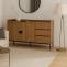 Stimmungsfotos vor ansprechendem Ambiente fr Produkt Sideboard HWC-O39, Kommode Schrank Anrichte, 3 Schubladen 2 Tren, Holz Melamin 80x130x42cm ~ natur