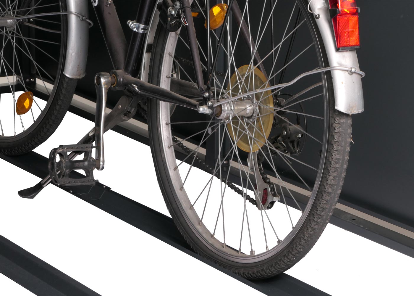 2er-Fahrradgarage HWC-L56c Detailbild Fahrradrinne