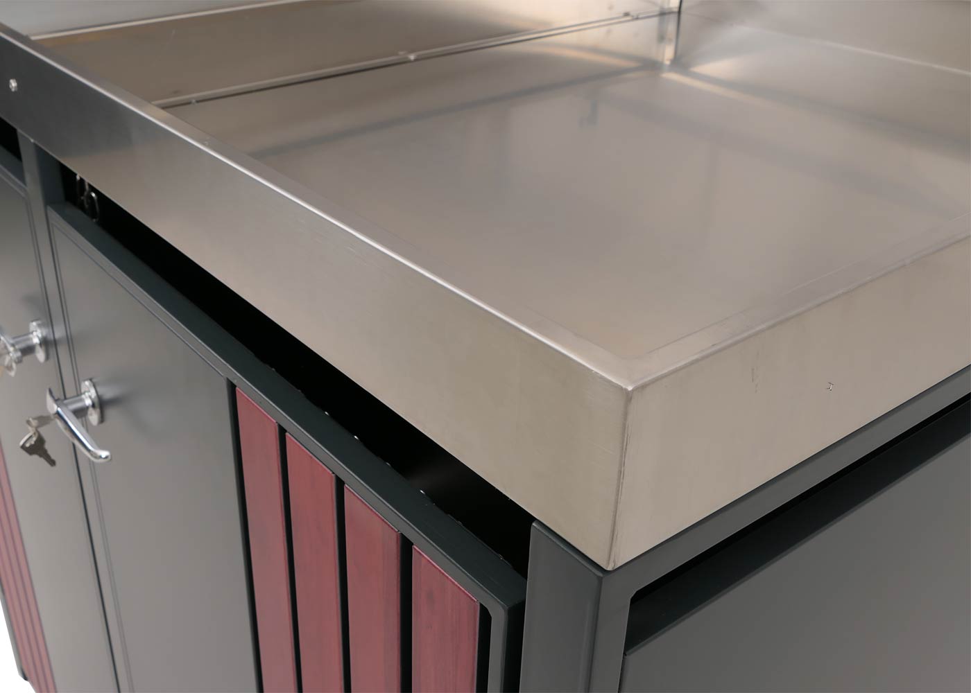 Mülltonnenverkleidung HWC-O67 Detailansicht Pflanzkasten
