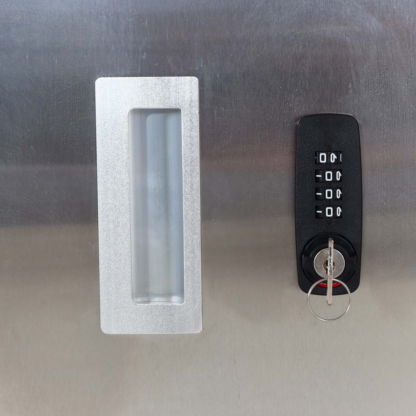 2er-Mülltonnenverkleidung HWC-E83 Detailansicht Schloss
