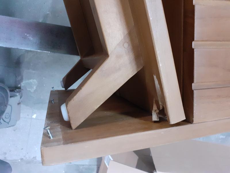 Teak-Waschbeckenunterschrank HWC-M92, Teile gebrochen