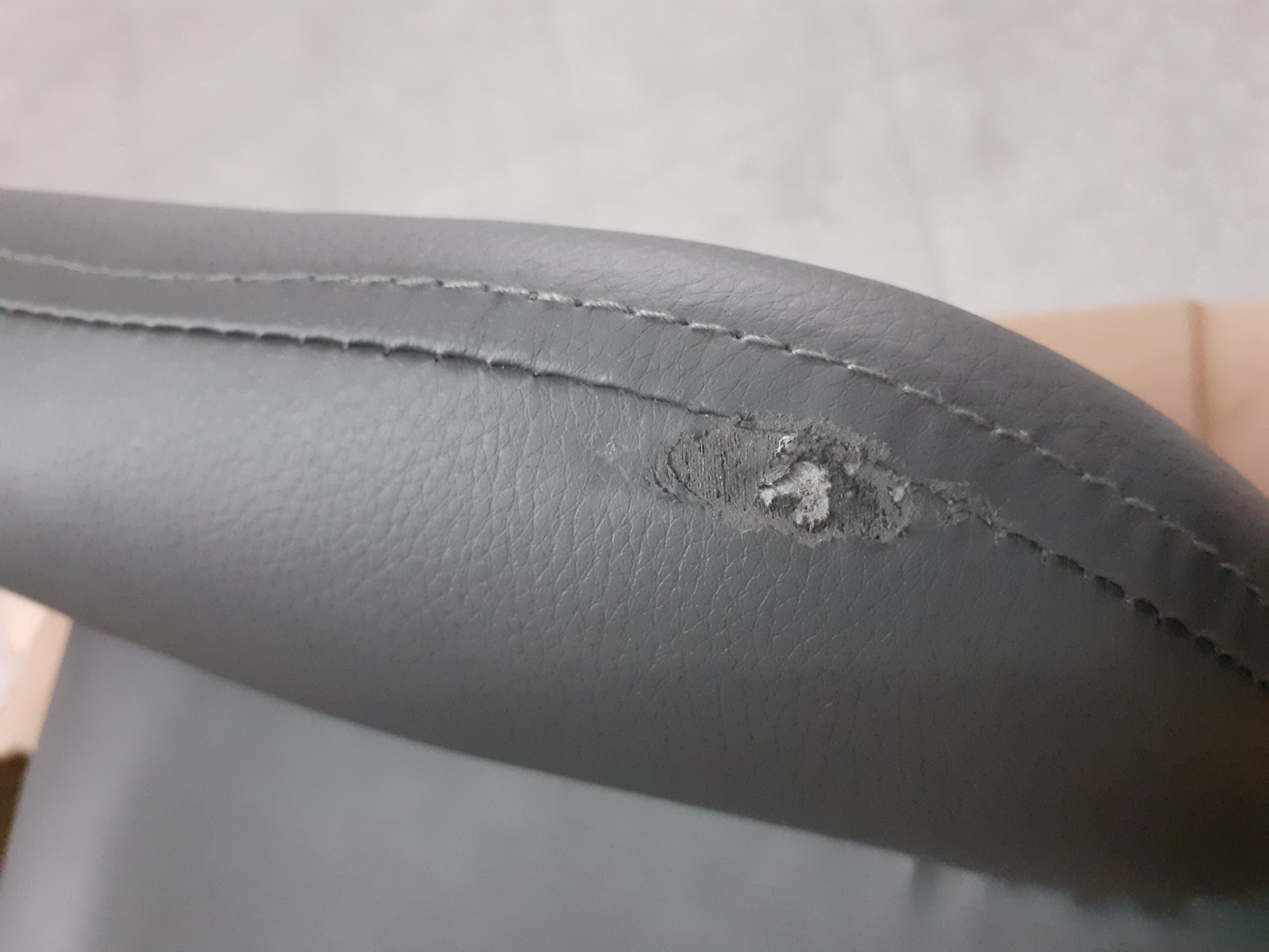 Esszimmerstuhl HWC-A50 II, Beide Armlehnen sind beschdigt.